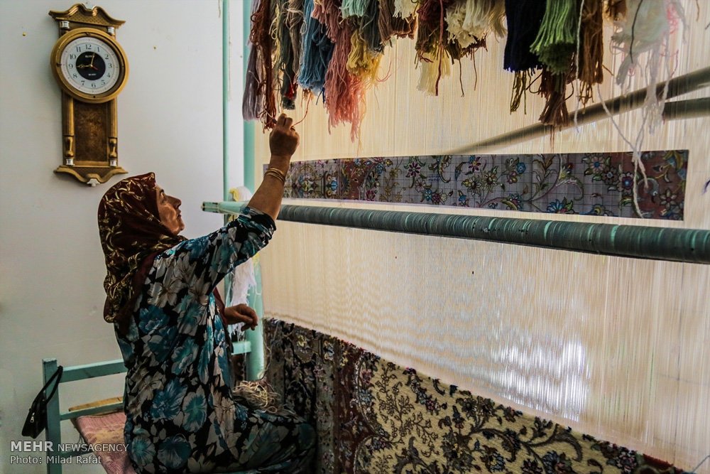 weaving rugs in kashan