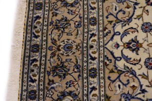 Vintage Cream Traditional 7X10 Kashan Persian Rug