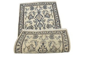 Cream Floral Classic 2'3X4'5 Nain Persian Rug
