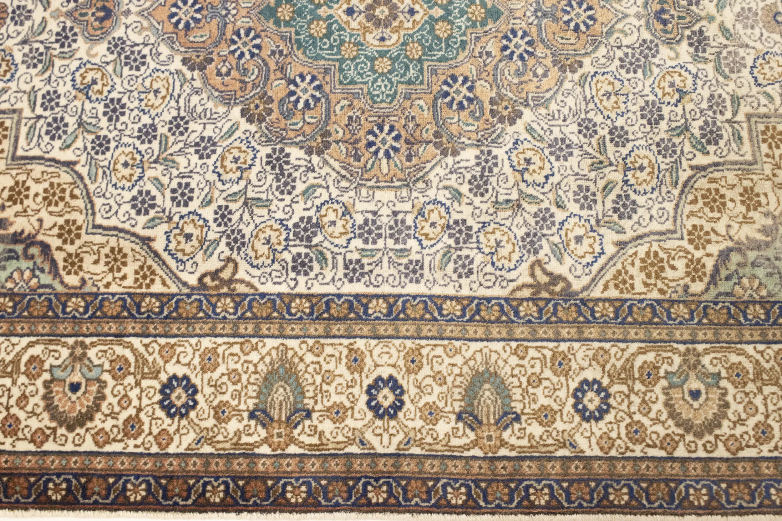 Semi Antique Cream Traditional 4'6X6'4 Tabriz Persian Rug