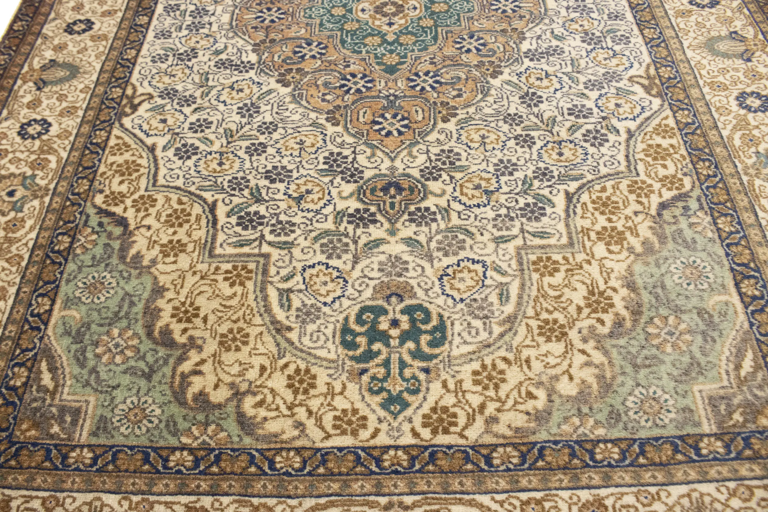 Semi Antique Cream Traditional 4'6X6'4 Tabriz Persian Rug