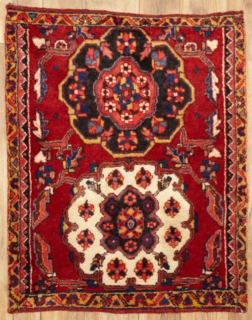 2'8 x 3'3 Hand Knotted Heriz Floral Persian Wool Rug