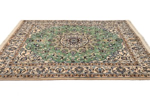 Vintage Floral Classic Green 5X7 Nain Persian Rug
