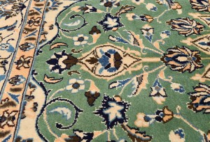 Vintage Floral Classic Green 5X7 Nain Persian Rug