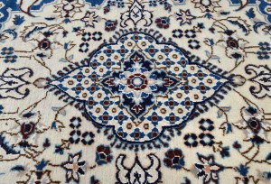 Semi Antique Floral Classic 2'8X4'2 Nain Persian Rug