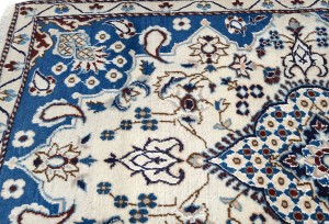 Semi Antique Floral Classic 2'8X4'2 Nain Persian Rug