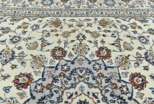 Vintage Cream Traditional 6'5X9'4 Kashan Persian Rug