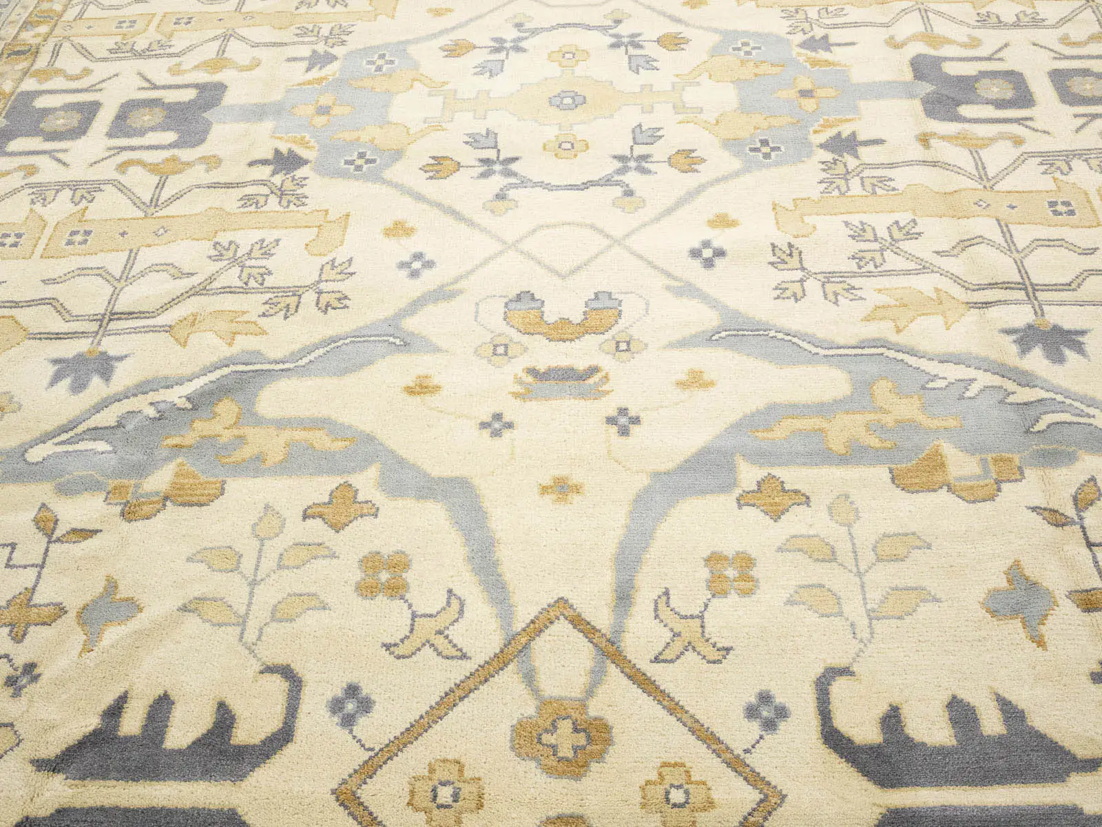 Ivory Floral Traditional 12x18 Oushak Oriental Rug