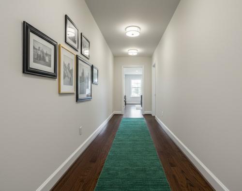 Green Modern Solid 2X9 Hand-Loomed Oriental Runner Rug