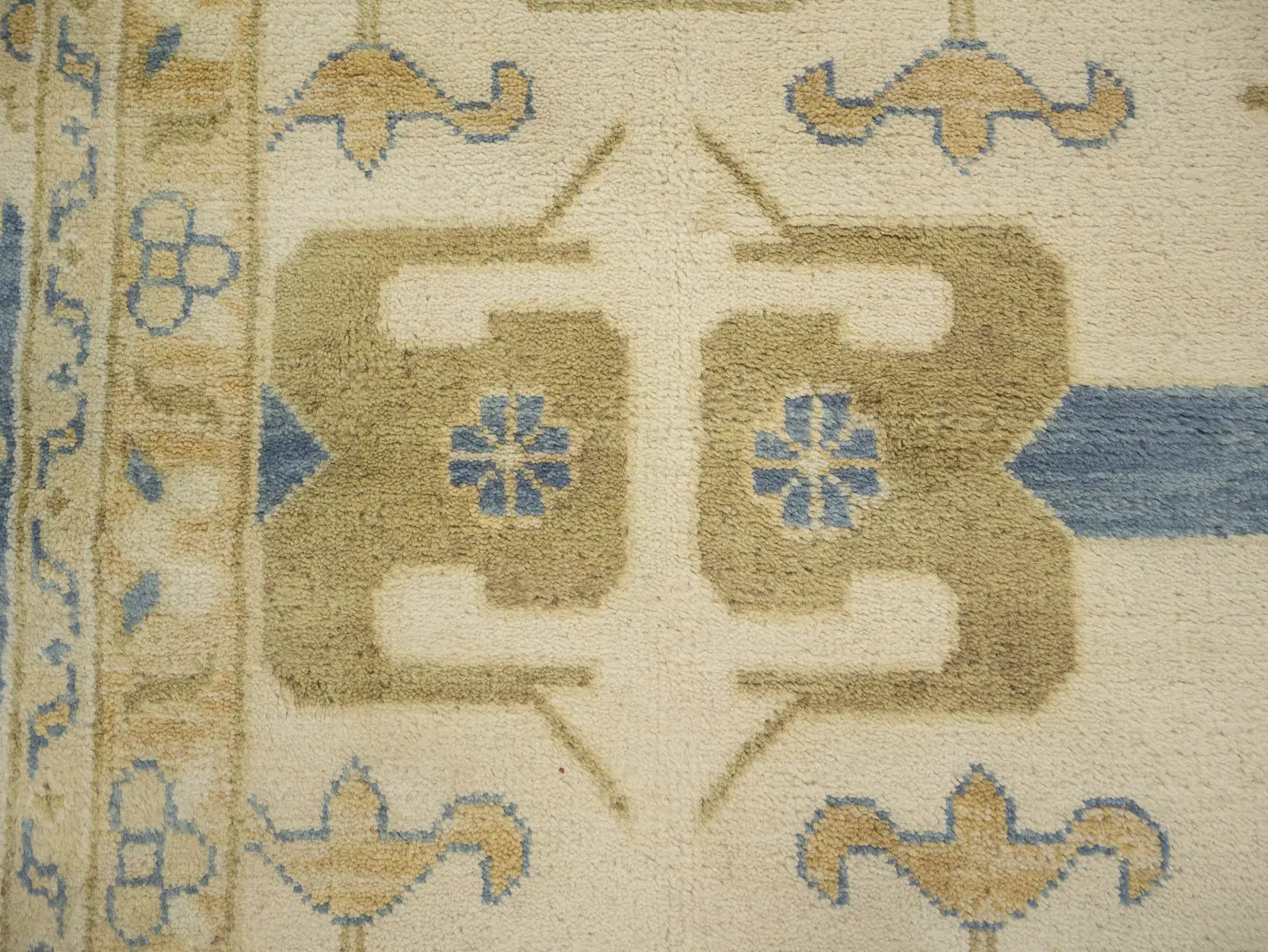 Muted Cream Floral Transitional 13x20 Oushak Oriental Rug