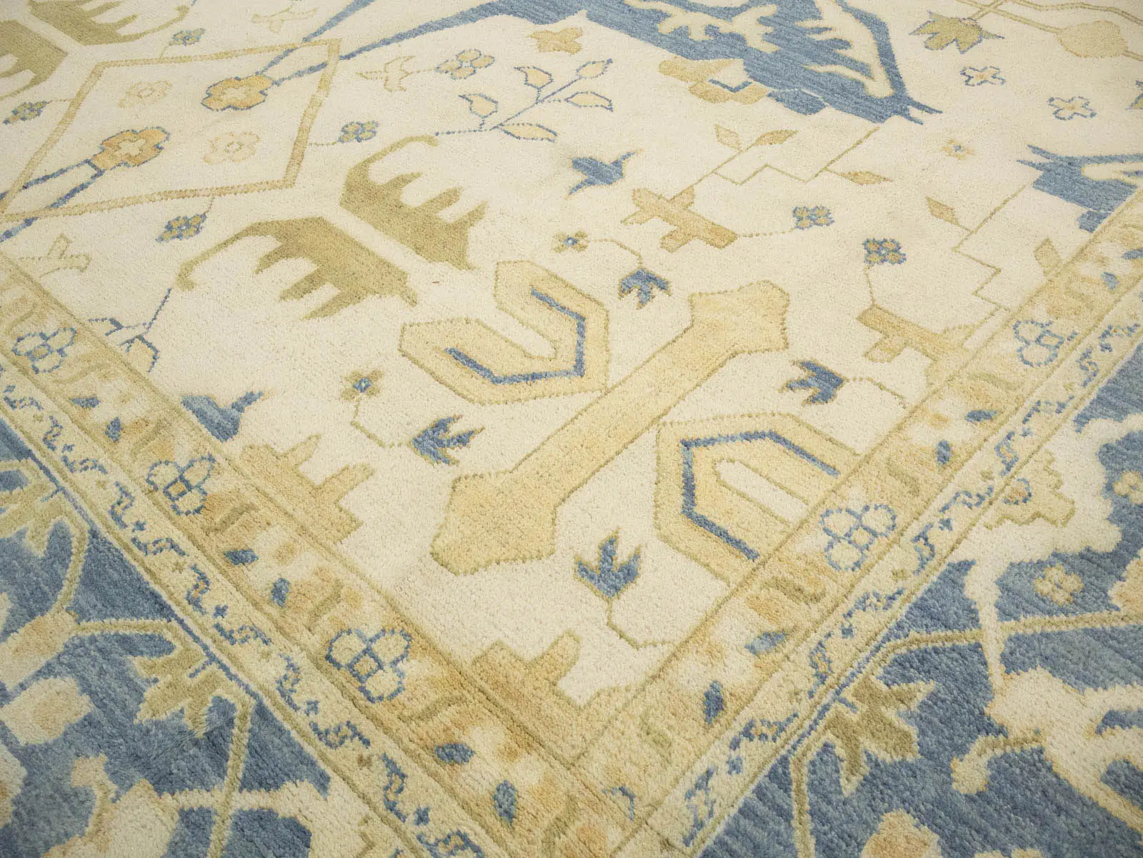 Muted Cream Floral Transitional 13x20 Oushak Oriental Rug