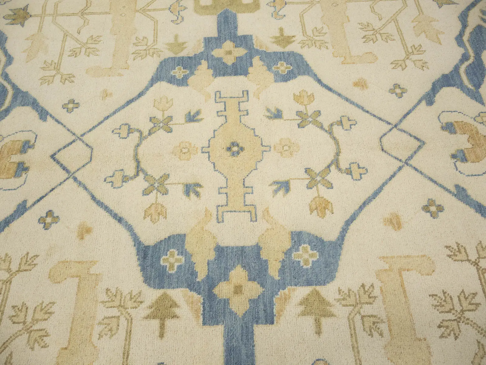 Muted Cream Floral Transitional 13x20 Oushak Oriental Rug