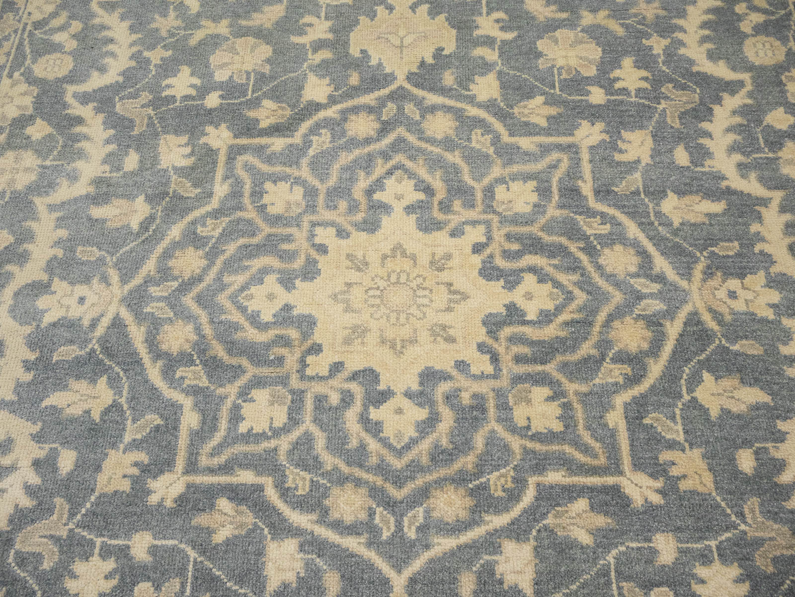 Muted Gray Floral 9x12 Transitional Oriental Area Rug