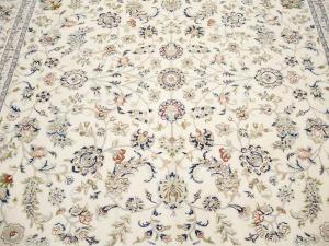 Cream Floral 8x8 Indo-Nain Oriental Square Rug