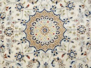 Cream Floral 2'8x4'1 Indo-Nain Oriental Rug