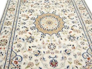 Cream Floral 2'8x4'1 Indo-Nain Oriental Rug