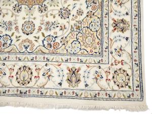 Cream Floral 5x5 Indo-Nain Oriental Square Rug
