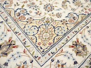 Cream Floral 5x5 Indo-Nain Oriental Square Rug