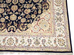 Dark Navy Floral 6x9 Indo-Nain Oriental Rug