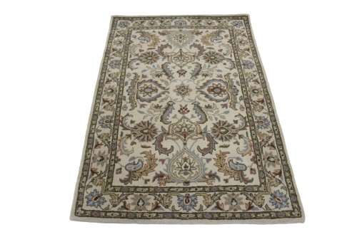 Traditional Cream 4X6 Agra Oriental Rug