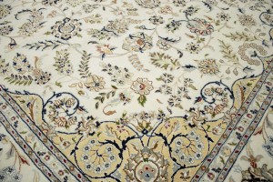 Cream Floral 9X12 Indo-Nain Oriental Rug