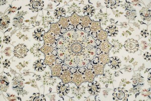 Cream Floral 8X10 Indo-Nain Oriental Rug