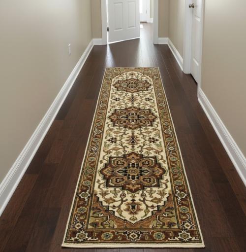 2'6 X 9'11 Hand Knotted Cream Heriz Serapi Wool Runner Rug