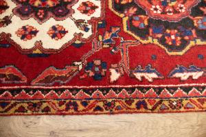 2'8 x 3'3 Hand Knotted Heriz Floral Persian Wool Rug
