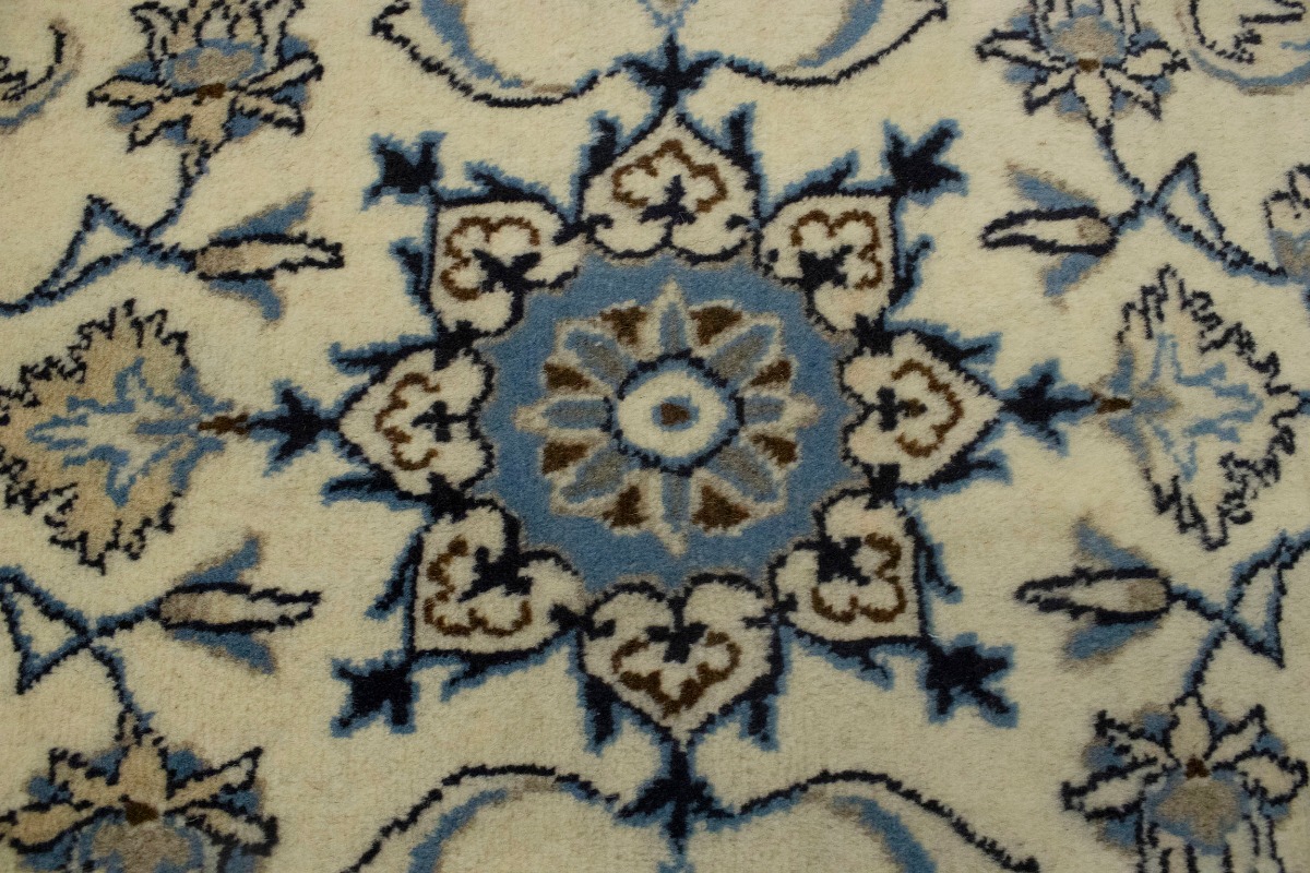 Cream Floral Classic 2'3X4'6 Nain Persian Rug
