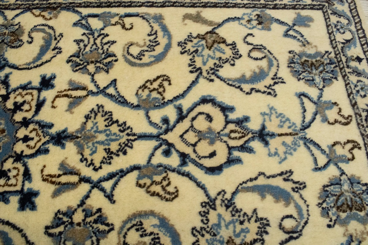 Cream Floral Classic 2'2X4'6 Nain Persian Rug