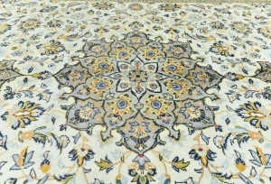 Vintage Cream Traditional Floral 8x11 Kashan Persian Rug