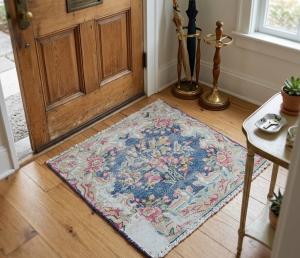 Semi Antique Muted Floral 1'5X1'6 Distressed Oriental Square Rug