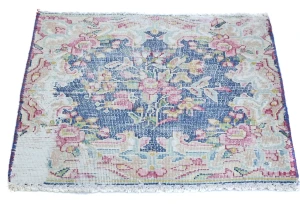 Semi Antique Muted Floral 1'5X1'6 Distressed Oriental Square Rug