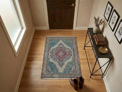Semi Antique Muted Cream Floral 1'6X2'5 Distressed Oriental Rug