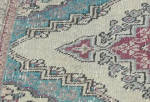 Semi Antique Muted Cream Floral 1'6X2'5 Distressed Oriental Rug