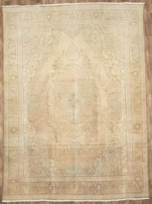 9'7 x 13'2 Hand-Knotted Muted Floral Oriental Wool Rug