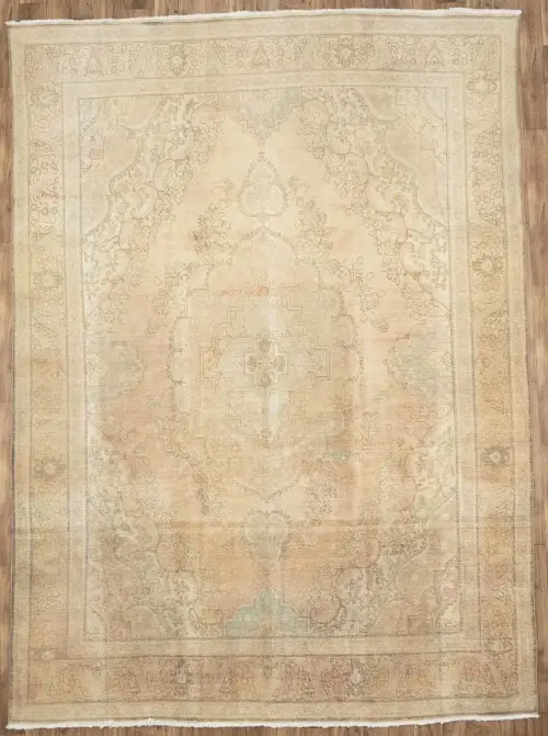 9'7 x 13'2 Hand-Knotted Muted Floral Oriental Wool Rug