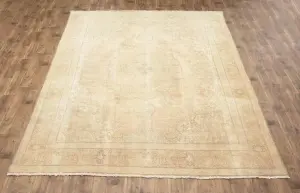 9'7 x 13'2 Hand-Knotted Muted Floral Oriental Wool Rug