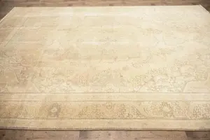 9'7 x 13'2 Hand-Knotted Muted Floral Oriental Wool Rug
