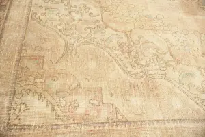 9'7 x 13'2 Hand-Knotted Muted Floral Oriental Wool Rug
