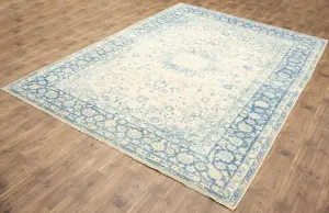 9'8 x 13'2 Hand-Knotted Muted Floral Oriental Wool Rug