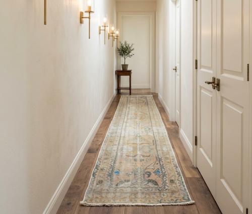 1'7x9'1 Hand Knotted Tribal Floral Oriental Wool Runner Rug