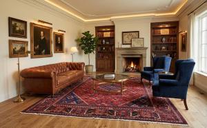 7'0x10'3 Hand Knotted Tribal Geometric Oriental Wool Rug