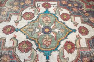 6'4x9'4 Hand Knotted Muted Floral Classic Oriental Wool Rug
