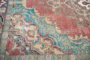 6'4x9'4 Hand Knotted Muted Floral Classic Oriental Wool Rug