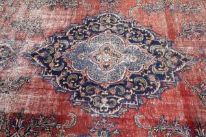 7'1x10'6 Hand Knotted Floral Classic Oriental Wool Rug