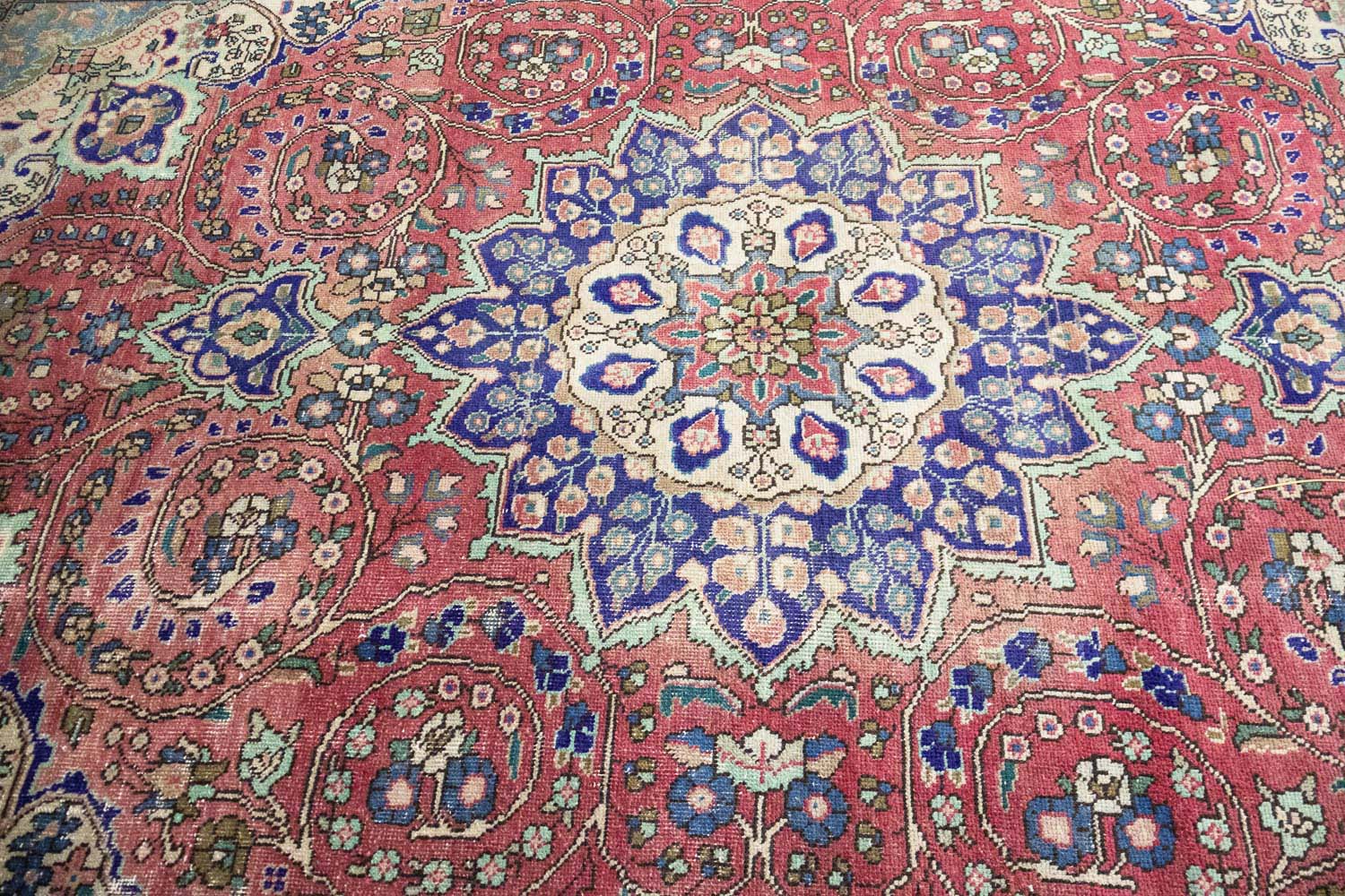 6'9x9'9 Hand Knotted Floral Traditional Oriental Wool Rug - Image 6