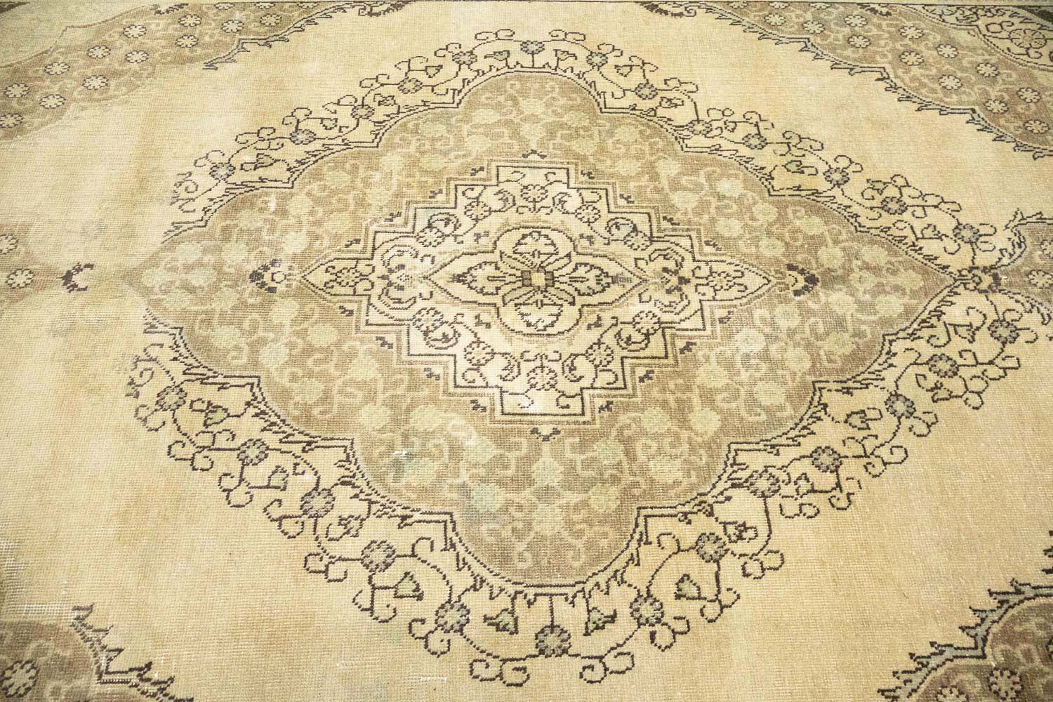 6'3x9'10 Hand Knotted Floral Traditional Oriental Wool Rug - Image 6