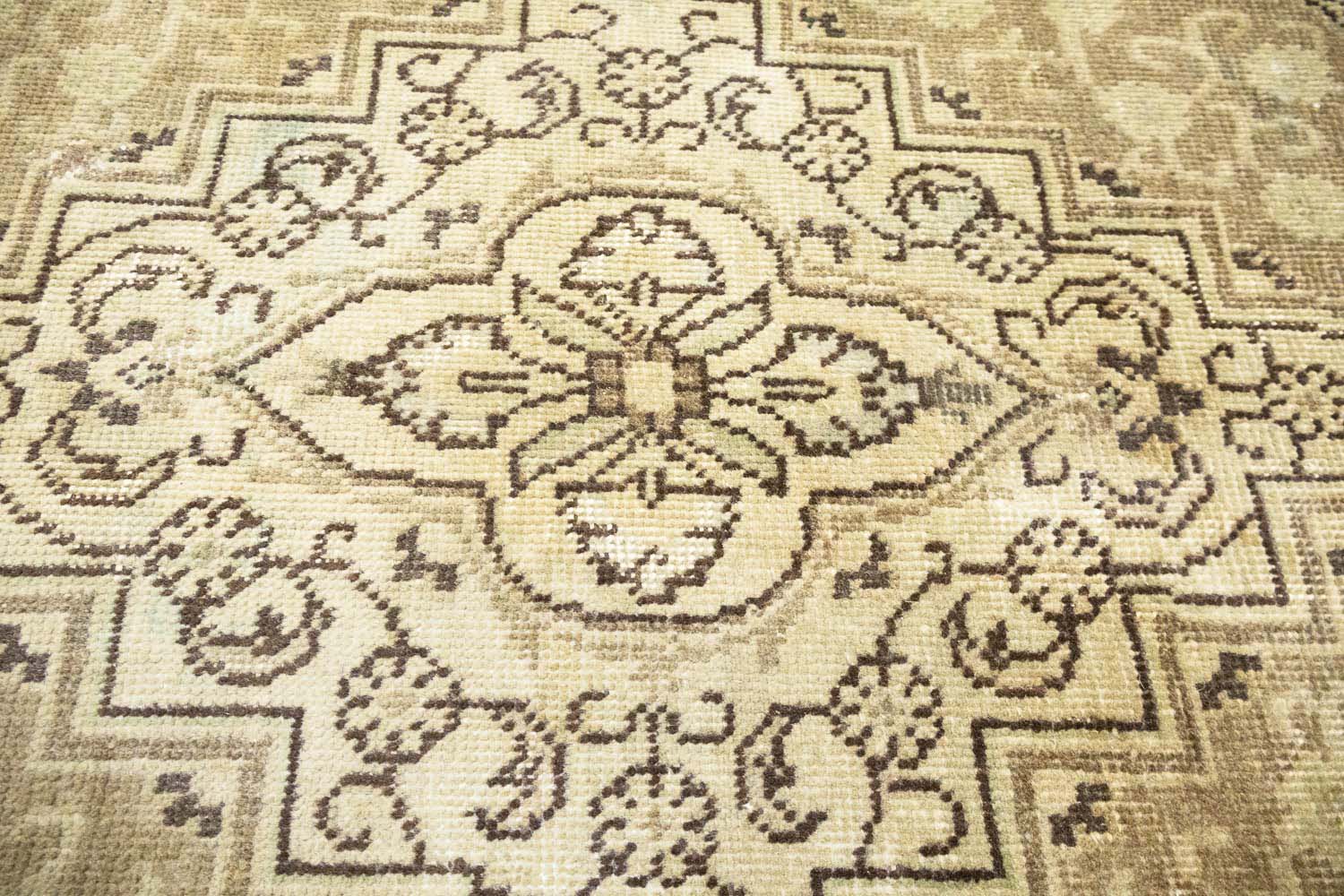 6'3x9'10 Hand Knotted Floral Traditional Oriental Wool Rug - Image 7