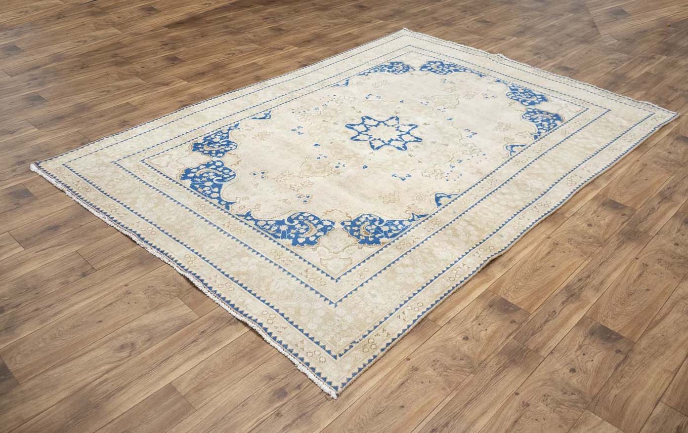 6'3x9'3 Hand Knotted Cream Floral Classic Oriental Wool Rug - Image 9